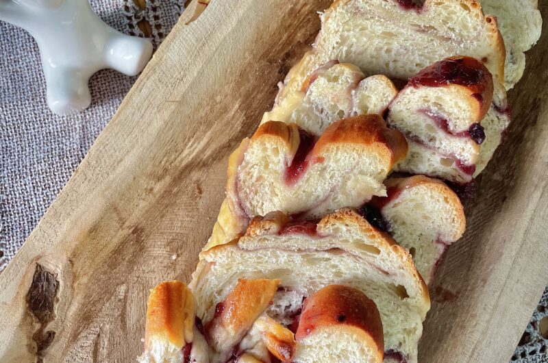 Babka con lievito madre ai frutti di bosco e cioccolato